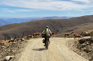 Luka Roter in Katarina Čepon kolesarjenje prek Andov Peru